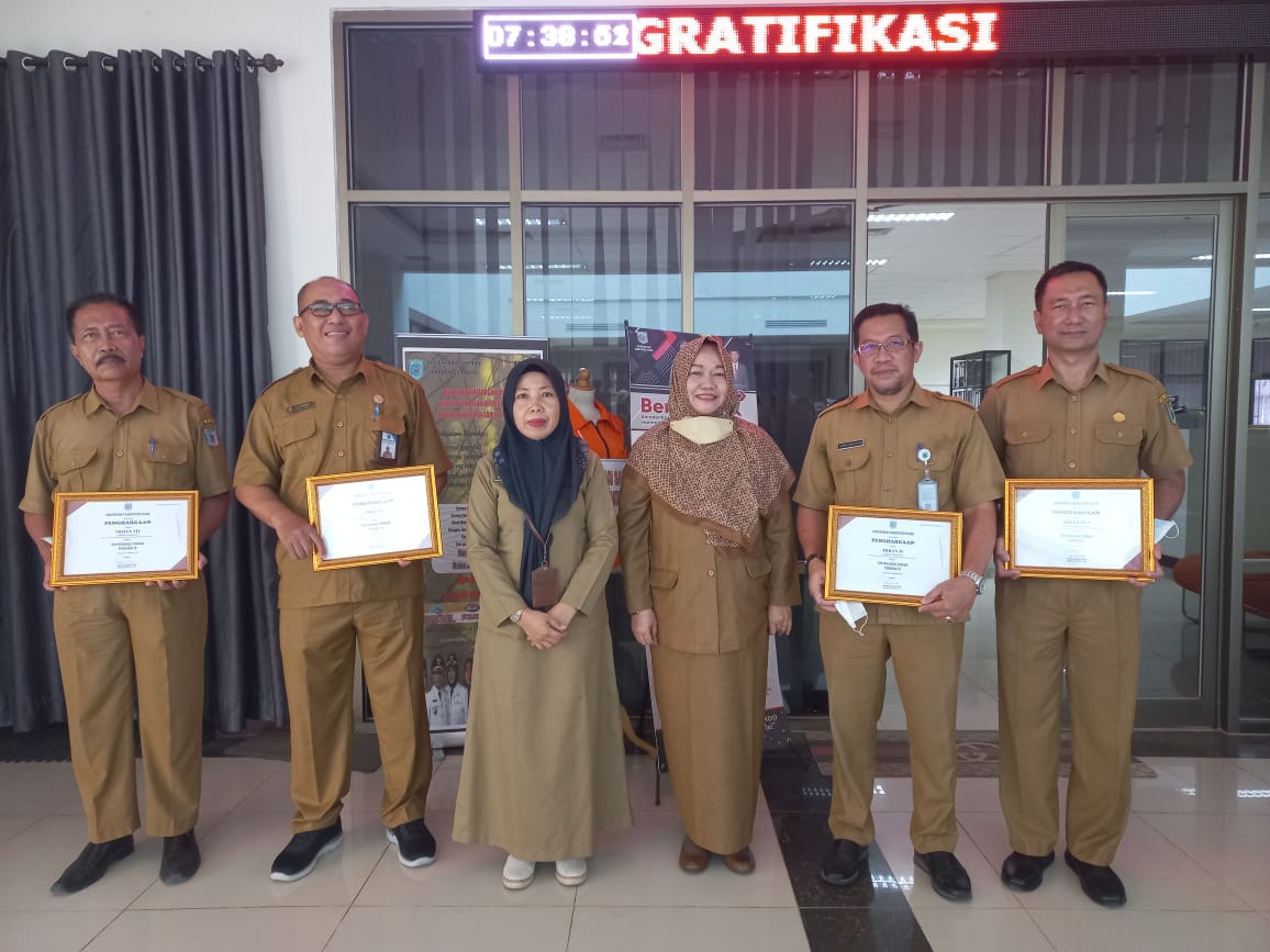 Penghargaan Tim Pengawas Terbaik pada Inspektorat Kabupaten Paser